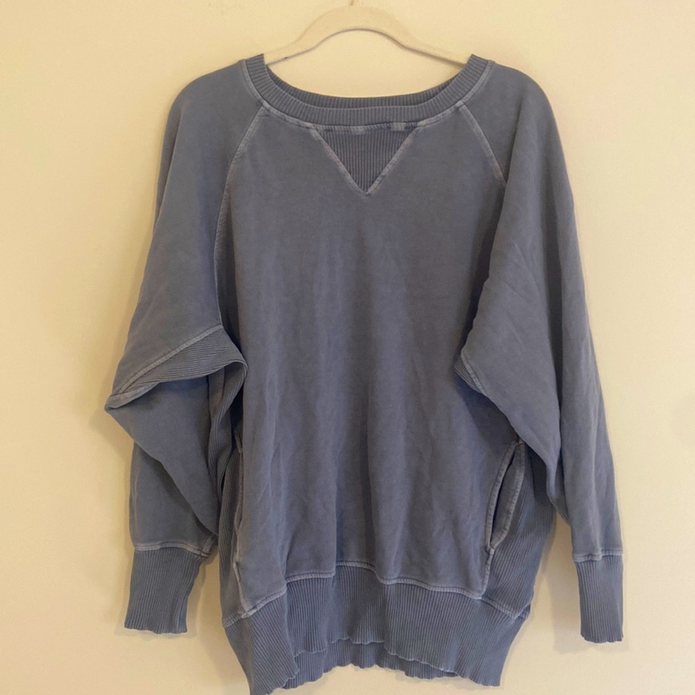 Zenana wispy blue sweatshirt with pockets.